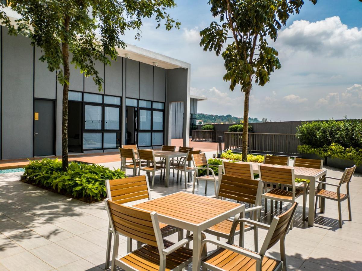 Le Pavillion Puchong By Widebed Upto 6Pax Apartamento Kuala Lumpur Exterior foto